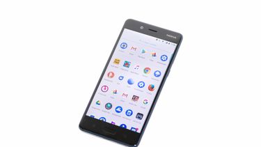 En el Nokia 8 solamente viene el sistema Android de Google (versión Nougat), los servicios en la nube de Google y el asistente por voz Google Assistant.&nbsp;
