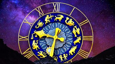 Recreación de la imagen de un reloj con los signos zodiacales.