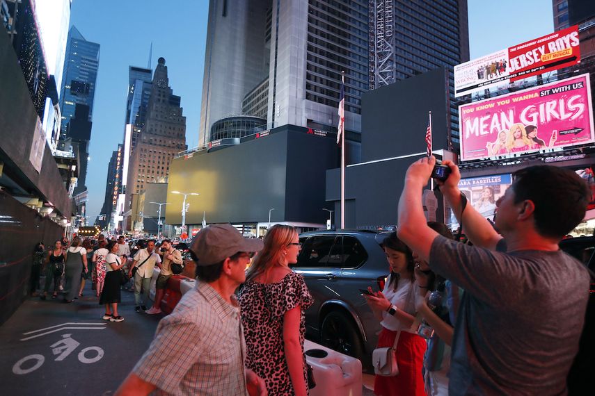 Numerosas pantallas están apagadas en Times Square durante una interrupción de electricidad que afectó una gran zona de Nueva York, el sábado 13 de julio de 2019.&nbsp; &nbsp;