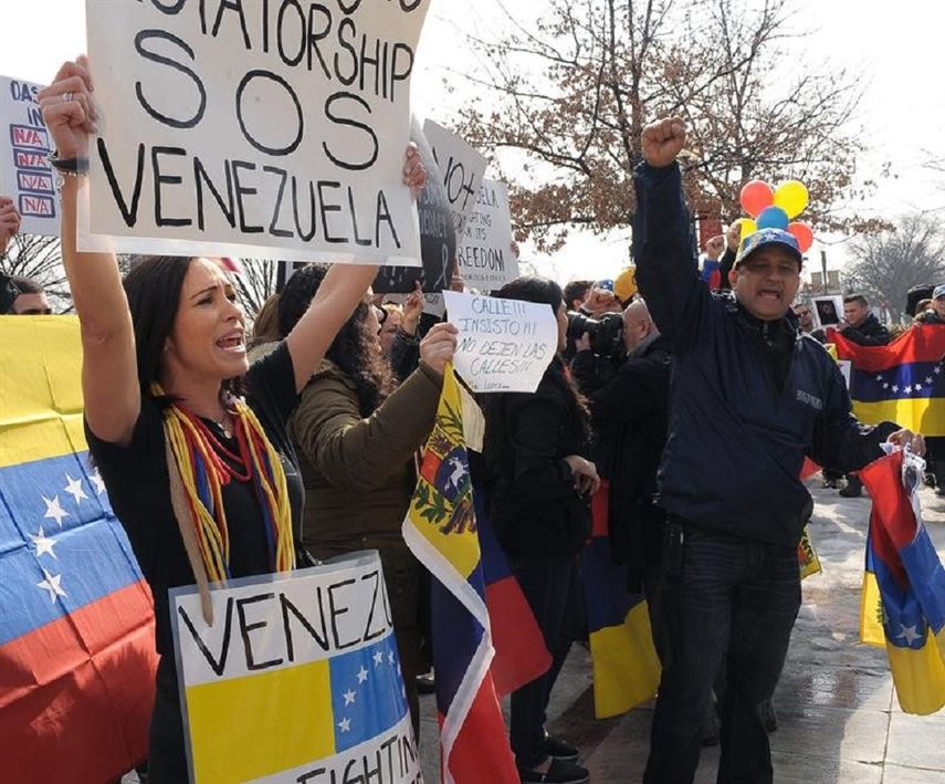 El pueblo venezolano protesta casi diariamente contra la dictadura de Maduro.