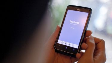 La Fiscalia de Nueva York investiga a Facebook por haber presuntamente recabado de manera impropia cientos de millones de cuentas de correo de sus usuarios.