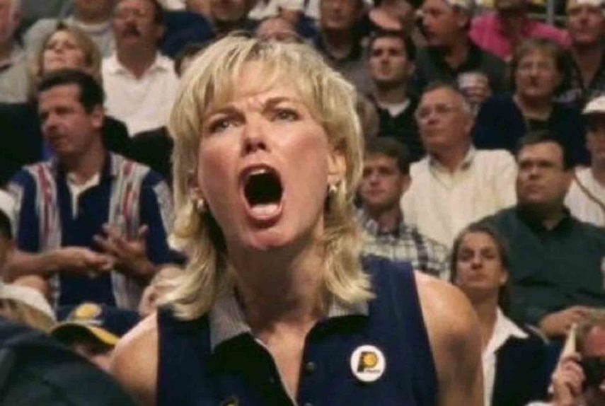 &ldquo;Cuando comenzamos a hacer ese avance en 1994, sentimos que era nuestro trabajo meternos en la cabeza de los visitantes&hellip; No puedes hacerlo hoy d&iacute;a porque te arrestar&aacute;n, dijo la fan&aacute;tica de los Pacers de Indiana