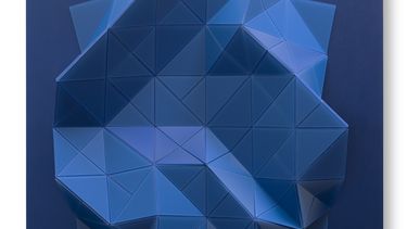 Una de las piezas que conforman la exposición FOLDS, de la artista peruana Sandra Szkolnik.