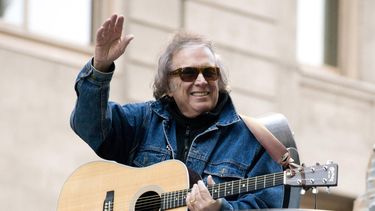 Don McLean monta una carroza en el Desfile del Día de Acción de Gracias de Macys en Nueva York, el 22 de febrero de 2019. McLean comparte los secretos de su emblemática canción American Pie en un nuevo largometraje documental, The Day the Music Died: The Story of Don McLeans American Pie.&nbsp;