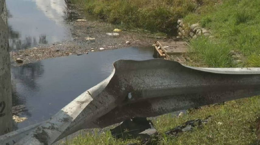 La&nbsp;Patrulla de Carreteras de Florida&nbsp;está investigando&nbsp;por qué el conductor perdió el control y se salió de la carretera.