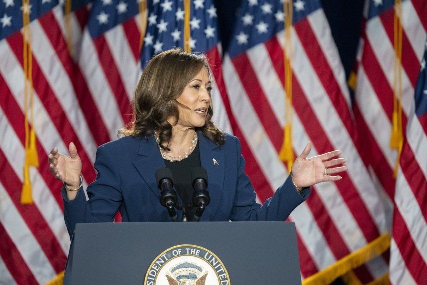 La vicepresidenta de EEUU Kamala Harris hace campaña por la presidencia como posible candidata demócrata durante un acto en el West Allis Central High School el martes 23 de julio de 2024, en West Allis, Wisconsin.