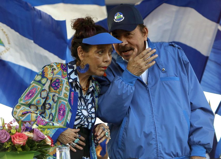 Nicaragüenses votan en pseudocomicios, exilio protesta y exige derechos