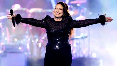 Gloria Estefan se presenta en el escenario durante los American Music Awards 2025 en el Teatro BleauLive del Fontainebleau Las Vegas el 26 de mayo de 2025 en Las Vegas, Nevada. 