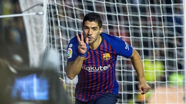 Luis Suárez (159) supera a Josep Escolà (158) y se convierte en el quinto máximo goleador en TODA la historia del Barcelona, sólo por detrás de Messi, César, Kubala y Samitier, según reportó @MisterChip
