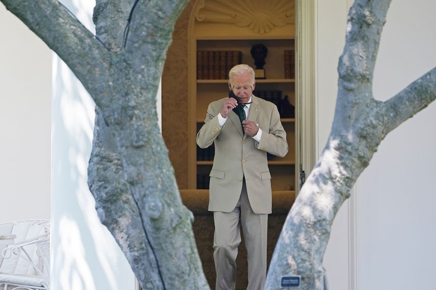 En esta foto del 6 de agosto del 2021, el presidente estadounidense Joe Biden sale de la Casa Blanca hacia el helicóptero presidencial para un viaje de fin de semana a Wilmington, Delaware.&nbsp;