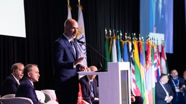 El jefe de la Administración para el Control de Drogas de Estados Unidos (DEA, por su sigla en inglés), Terrence Cole, durante la inauguración de la cuadragésima edición de la Conferencia Internacional para el Control de Drogas (IDEC) en Buenos Aires, el 18 de agosto de 2026