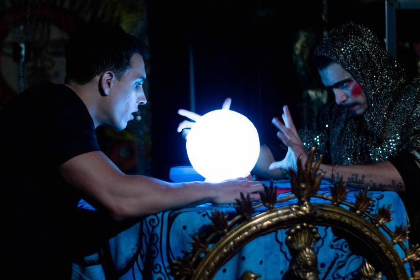 Wilfredo Díaz y Omar Riera, protagonistas de La Bruja Portu, sala 8, dirigida por Johanna Pérez Rengifo.&nbsp;
