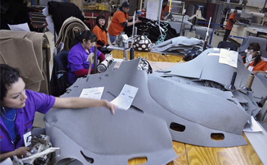 La publicación aborda con gráficos y datos los principales obstáculos estructurales a los que se enfrentan las mujeres a la hora de reivindicar sus derechos laborales en el país  (AP)