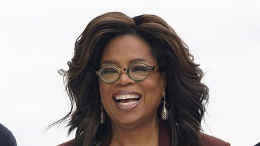 Oprah&nbsp;Winfrey ser&aacute; la oradora principal, mientras que Awkwafina, Jennifer Garner, Lil Nas X y Simone Biles ofrecer&aacute;n consejos sabios para la promoci&oacute;n del 2020 en una ceremonia de&nbsp;graduaci&oacute;n&nbsp;virtual a trav&eacute;s de Facebook e Instagram.&nbsp;