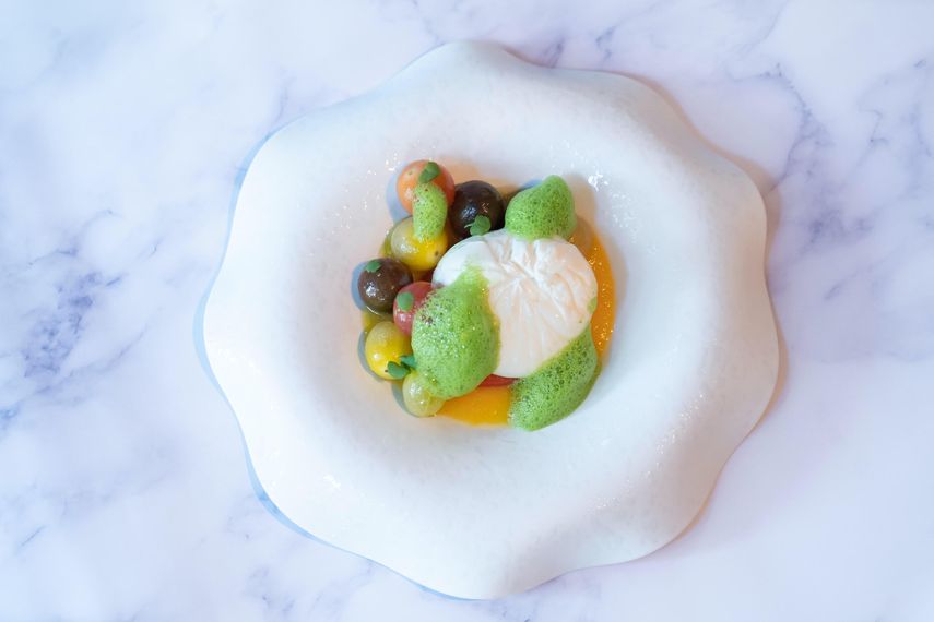Burrata Caprese, uno de los platos de Toscana Divino, que representa el concepto del restaurante.