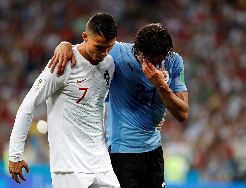 Cristiano no fue aplaudido en octavos por no anotar y Portugal quedar eliminada. Sin embargo, se llevó una ovación por el gesto amable que mostró hacia Edinson Cavani, que salió del terreno por una lesión apoyado en el hombro del luso.