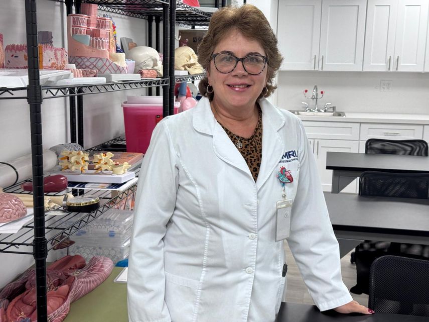 La doctora y Nurse Practitioner Lis María Ferrero, profesora de Anatomía en Miami Regional University. &nbsp;