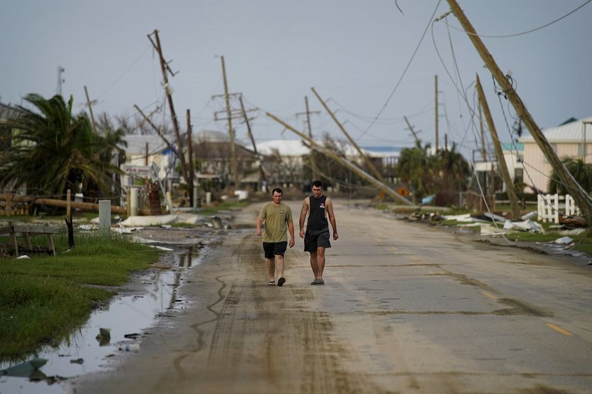 Destrozos causados por el temporal Ida al tendido eléctrico de Grand Isle, Luisiana, en foto del 6 de septiembre del 2021.&nbsp;