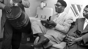 El cubano Chano Pozo (i) y el estadounidense Dizzy Gillespie (c) fueron los creadores del clásico tema del jazz latino Manteca.&nbsp;