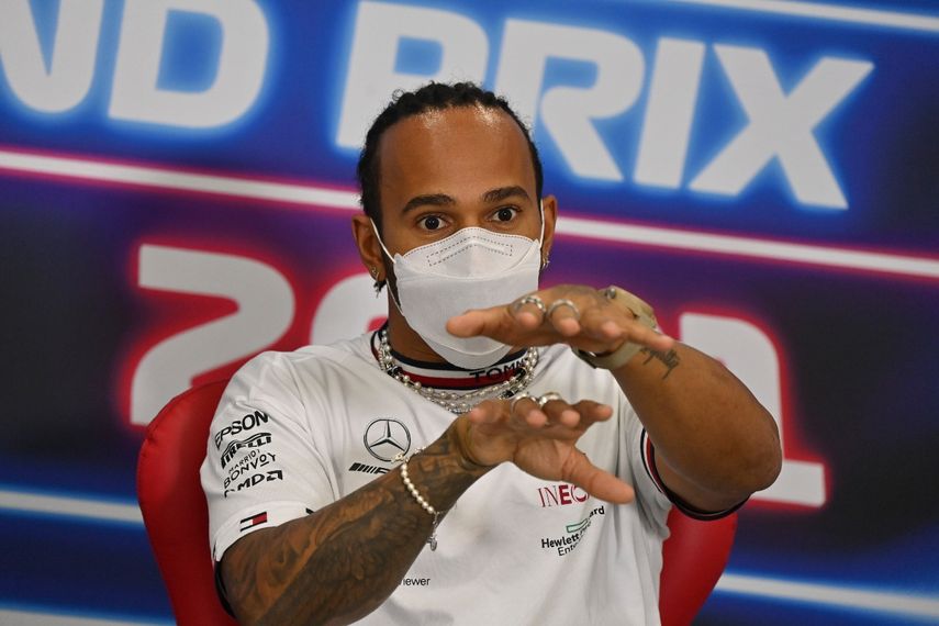 El británico Lewis Hamilton redujo la diferencia entre su principal rival del campeonato de la Fórmula 1, Max Verstappen