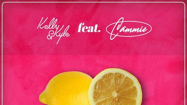 La brasileña Cammie se une a Kelly & Kyle para presentar el tema Sunny.