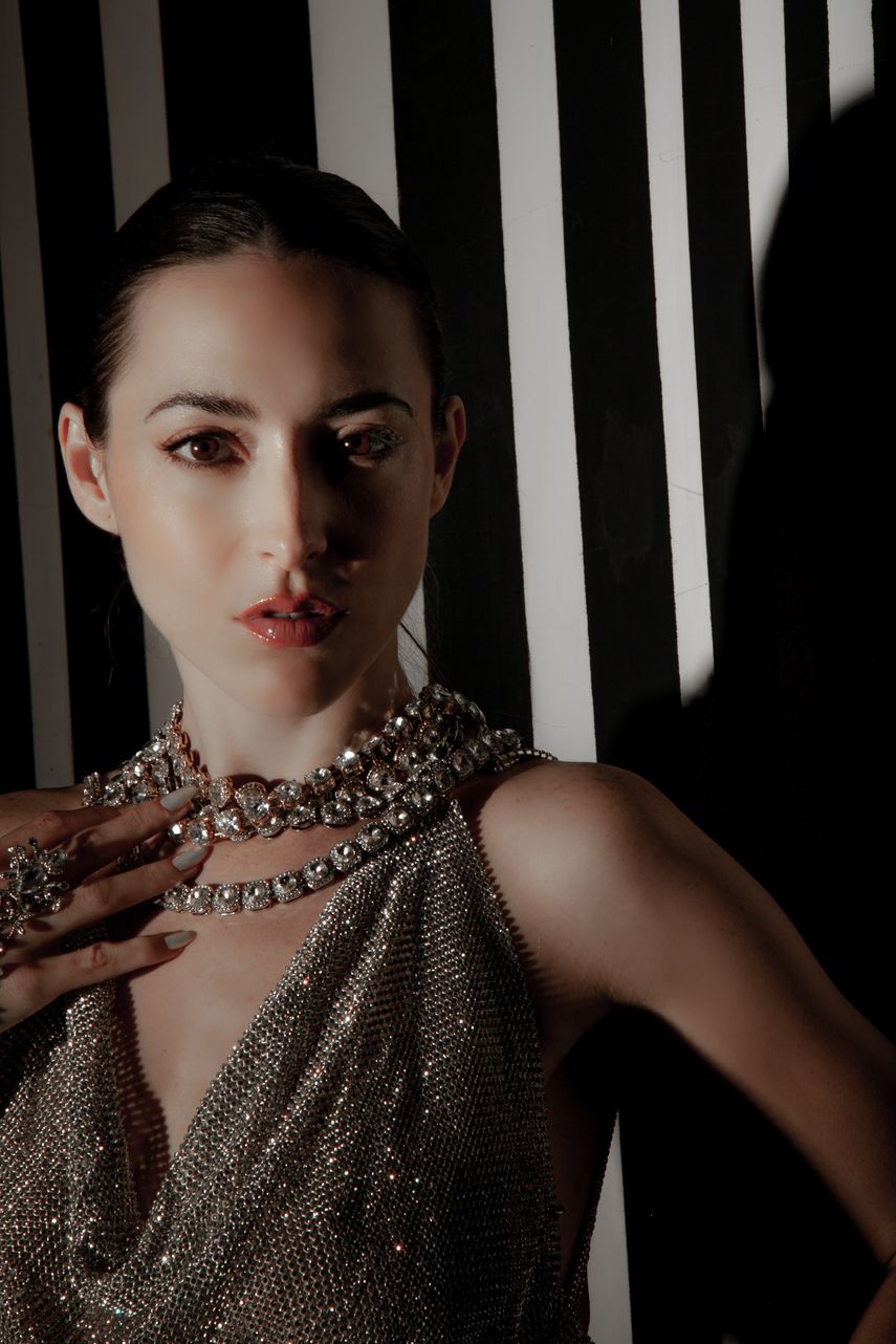 La cantante venezolana Ella Veela estrena el tema La vuelta del paladín.