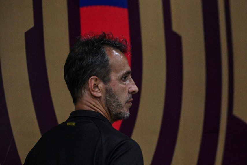 El entrenador argentino de Venezuela, Fernando Batista, llega a una conferencia de prensa tras el reconocimiento de campo en el estadio Monumental de Maturín, estado de Monagas, Venezuela, el 11 de septiembre de 2023, en vísperas del partido de las eliminatorias sudamericanas al Mundial de la FIFA 2026 contra Paraguay. La Federación Venezolana de Fútbol (FVF) anunció la destitución del entrenador Fernando Bocha Batista el 10 de septiembre de 2025, tras la eliminación de Venezuela de las eliminatorias al Mundial de 2026, sellada el día anterior con una contundente derrota ante Colombia en Maturín.&nbsp;