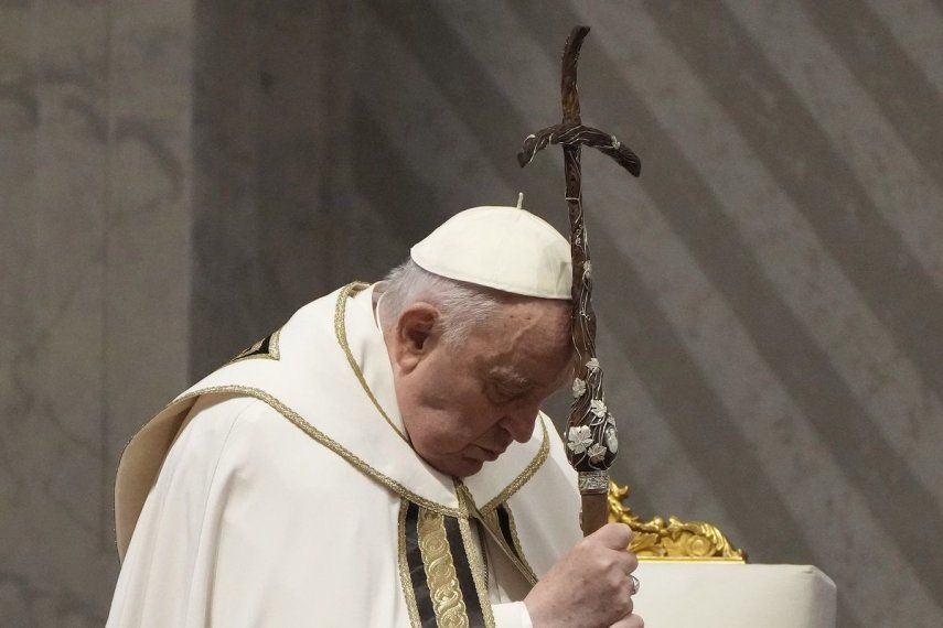 El papa Francisco oficia una misa en la Basílica de San Pedro, en el Vaticano, el 28 de marzo de 2024.&nbsp;