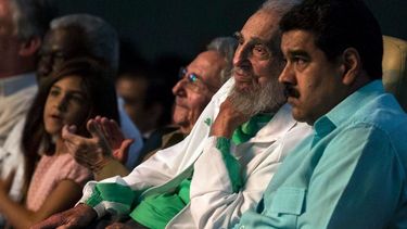 Nicolás Maduro junto a los hermanos Castro.