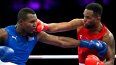 Julio Cesar La Cruz Peraza (de azul) de Cuba pelea contra Loren Berto Alfonso Domínguez de Azerbaiyán en el combate de boxeo preliminar de octavos de final de la categoría de 92 kg durante los Juegos Olímpicos de París 2024 en la Arena del Norte de París, en Villepinte, el 28 de julio de 2024.&nbsp;