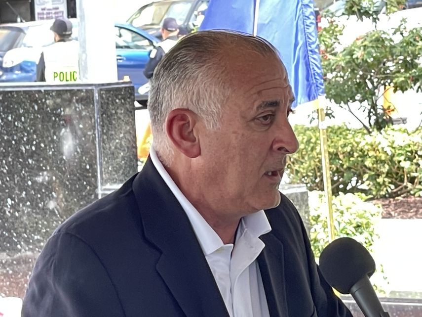 Esteban Bovo alcalde de Hialeah.