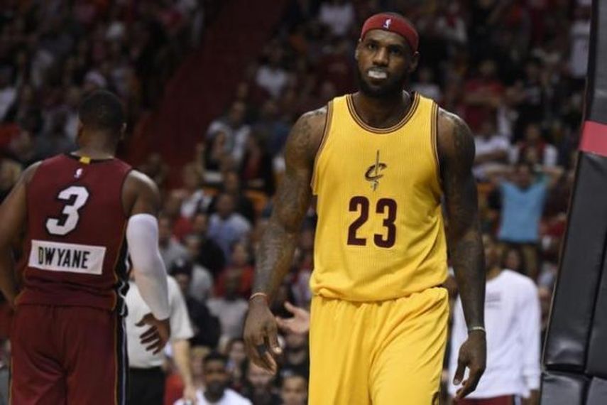 LeBron James prometió alzar el trofeo de campeón con los Cavaliers. (ARCHIVO)