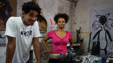 El artista independiente Luis Manuel Otero Alcántara y&nbsp;y su pareja, la historiadora del arte Yanelys Núñez Leyva.