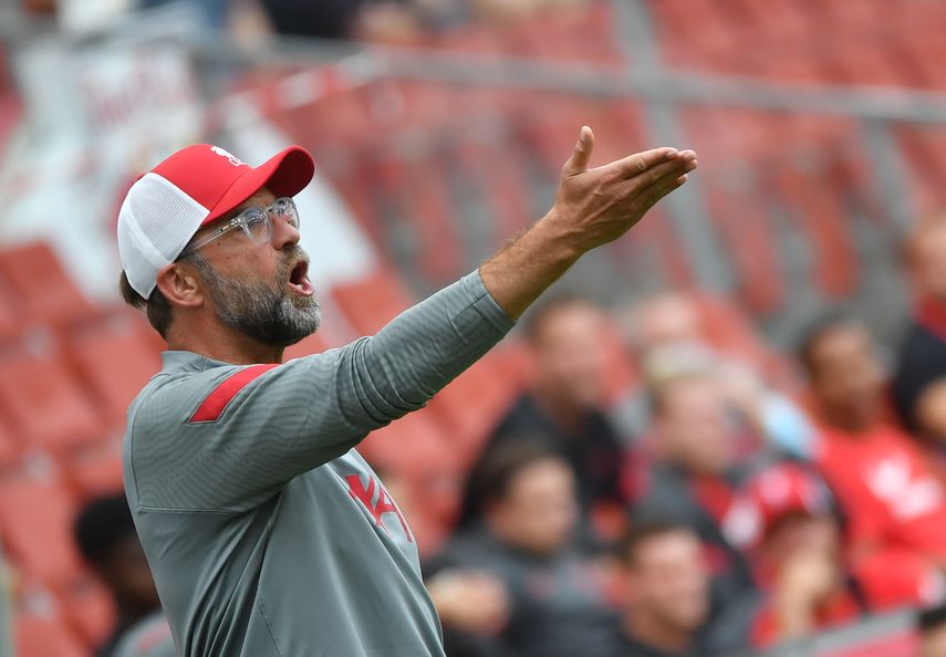 Jürgen Klopp, entrenador del Liverpool, da indicaciones en un juego de la Premier League