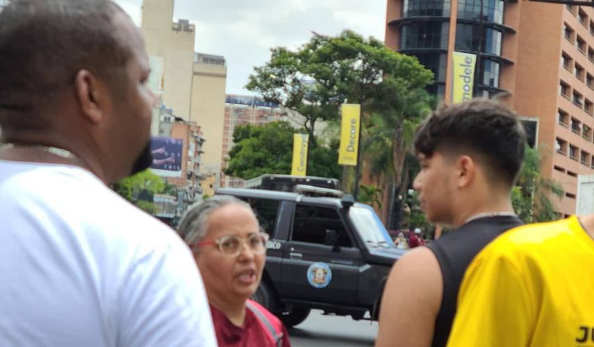 Una patrulla de la policía política del régimen en los alrededores de la manifestación de la oposición en Caracas Una patrulla de la policía política del régimen en los alrededores de la manifestación de la oposición en Caracas