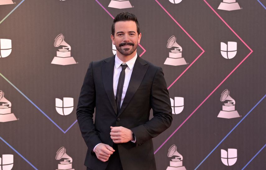 La cantante mexicana Mane De La Parra llega a la 22a Entrega Anual de los Premios Grammy Latinos en el MGM Grand Arena de Las Vegas, Nevada, el 18 de noviembre de 2021. &nbsp;