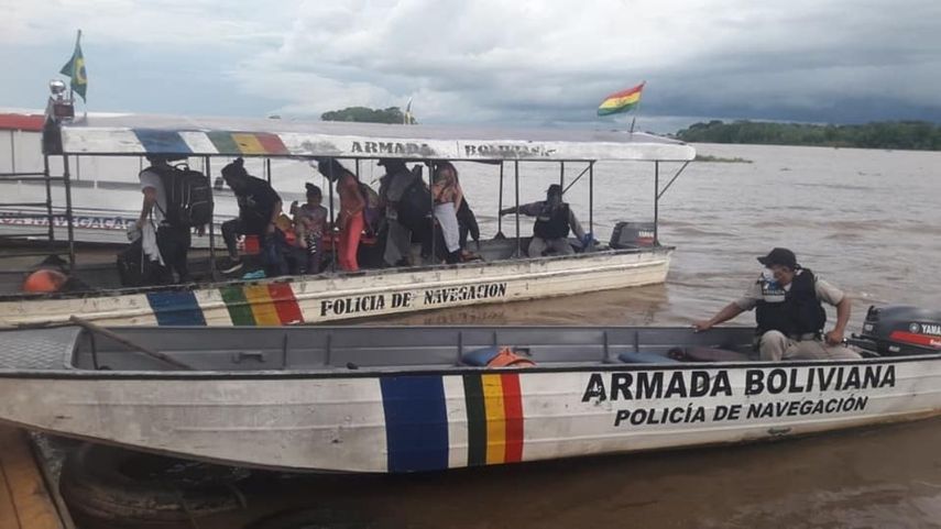 Cubanos devueltos por las autoridades de Bolivia.
