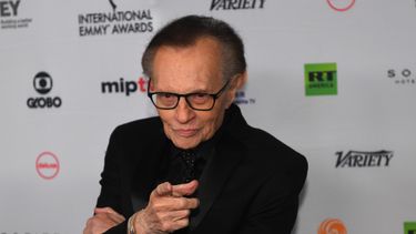 En esta foto de archivo tomada el 20 de noviembre de 2017, Larry King llega a la 45a gala de los premios Emmy internacionales en la ciudad de Nueva York.&nbsp; &nbsp;