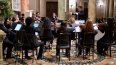 Yalil Guerra dirige la Guerra String Orchestra.