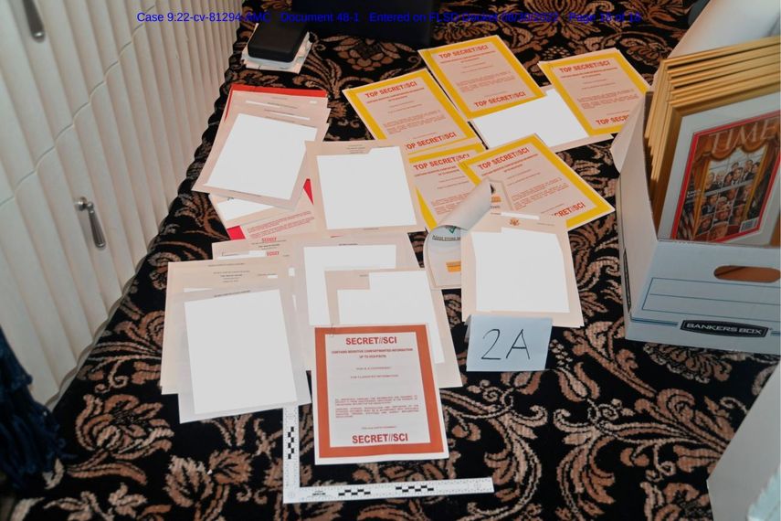 Terrible la forma en que el FBI, durante la redada de Mar-a-Lago, arrojó documentos al azar por todo el piso (...) ¡quizás fingiendo que fui yo quien lo hizo!.