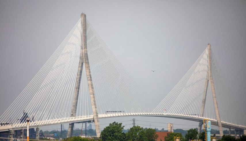 El nuevo puente que une a la ciudad de Detroit en Michigan con Windsor (Ontario).