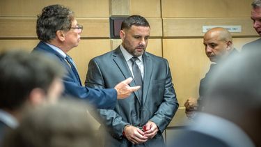 El cuarto juicio contra el español Pablo Ibar por un triple asesinato ocurrido en 1994 avanza en una corte de Fort Lauderdale con la selección de la mayoría de los 250 posibles jurados que irán a una segunda ronda a finales de octubre.