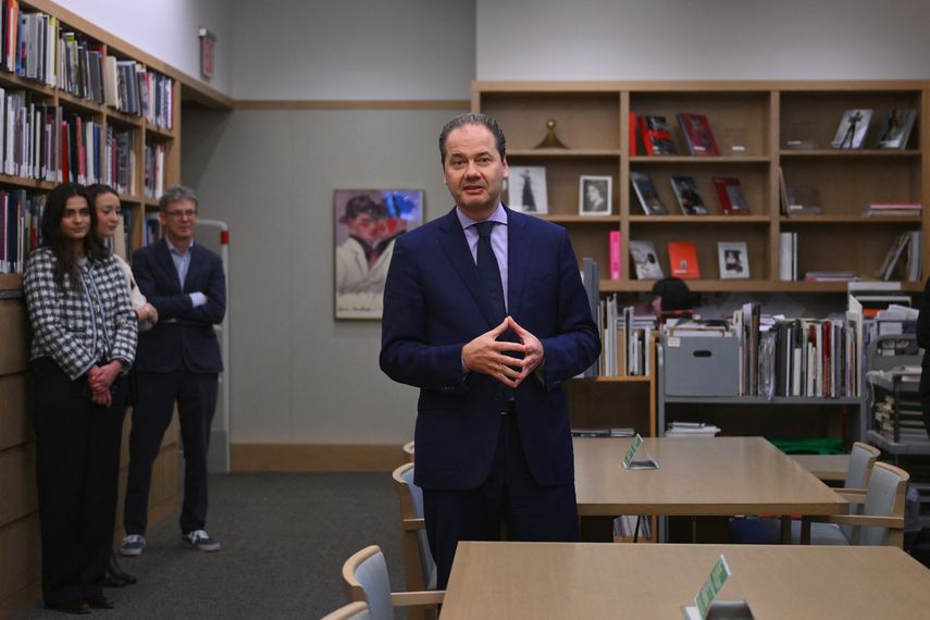 El director del Museo Metropolitano de Nueva York, Max Hollein, habla en el anuncio de la exposición de primavera de 2024 del Costume Institute, Bellezas durmientes: Reawakening Fashion en Nueva York el 8 de noviembre de 2023.