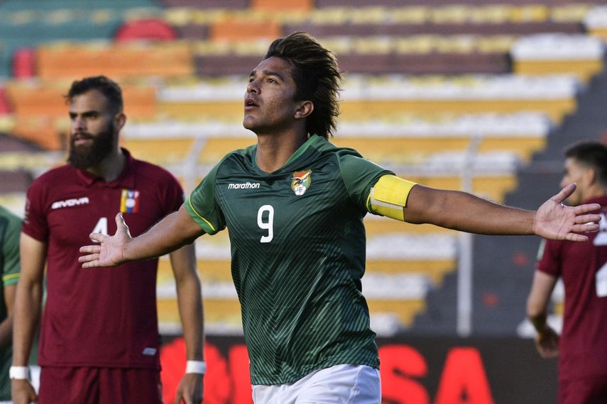 Marcelo Martins, delantero de la selección de fútbol de Bolivia, celebra tras anotar el tercer gol contra Venezuela durante el partido de la séptima fecha de las eliminatorias sudamericanas&nbsp; para la Copa Mundial de la FIFA Catar 2022&nbsp; &nbsp;