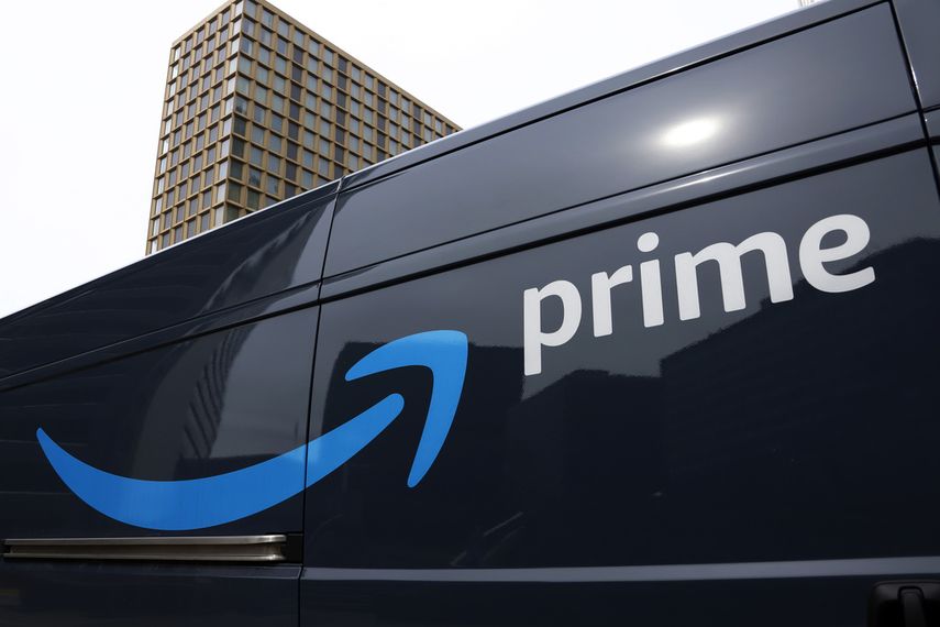 Vehículo de entrega de mercadería de Amazon Prime en Pittsburgh.