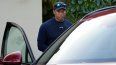Tiger Woods aborda un vehículo luego de retirarse del Genesis Invitational en el Riviera Country Club de Los Ángeles, el viernes 16 de febrero de 2024&nbsp;