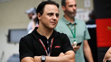 El expiloto de la Fórmula 1, Felipe Massa, en el paddock durante el primer día de pruebas previo al Gran Premio de Brasil, el 10 de noviembre de 2022.