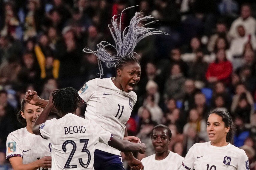 Kadidiatou Diani (11) celebra tras anotar el quinto gol de Francia en la victoria 6-3 ante Panamá en el Mundial femenino, el miércoles 2 de agosto de 2023, en Sydney. 