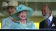 En esta foto de archivo del miércoles 21 de junio de 2006, la reina Isabel II de Gran Bretaña, en el centro, con el Príncipe Michael de Kent y la Princesa Michael de Kent.