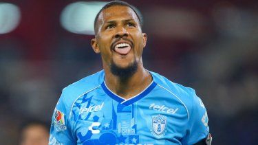 El atacante venezolano Salomón Rondón, del Pachuca, celebra luego de anotar un gol contra el Monterrey, el 25 de enero de 2025.